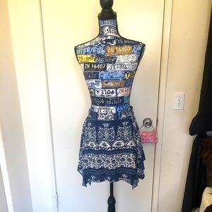 🚨 5/$20 Adorable flowy blue and white patterned mini skirt